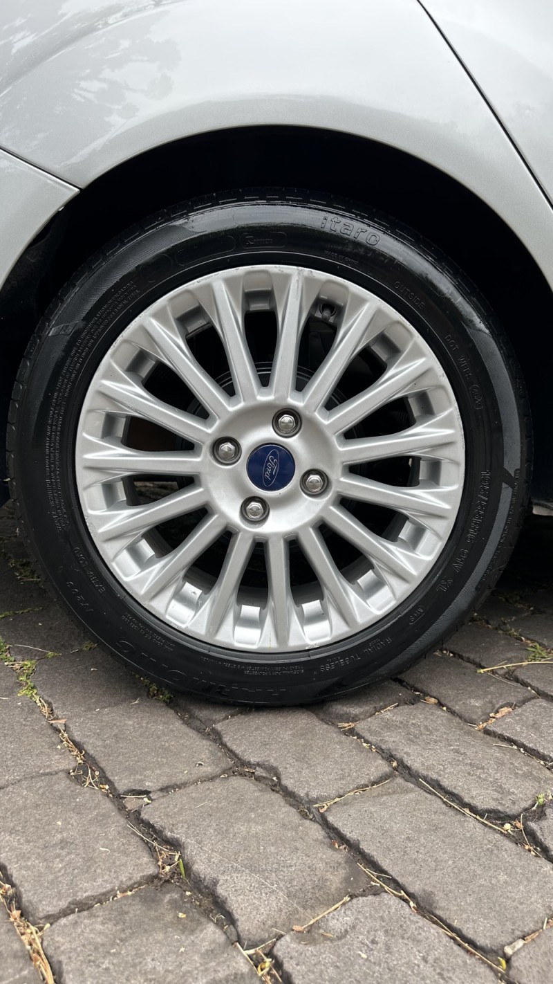 FIESTA 1.6 TITANIUM PLUS SEDAN 16V FLEX 4P AUTOMÁTICO - 2015 - CAXIAS DO SUL