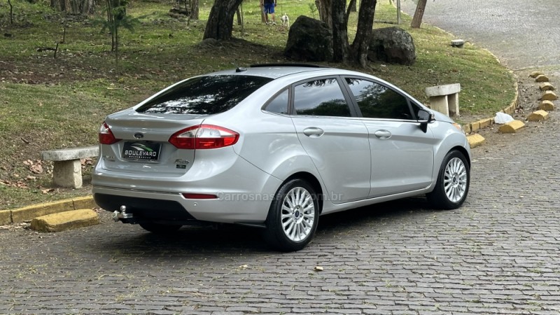 FIESTA 1.6 TITANIUM PLUS SEDAN 16V FLEX 4P AUTOMÁTICO - 2015 - CAXIAS DO SUL