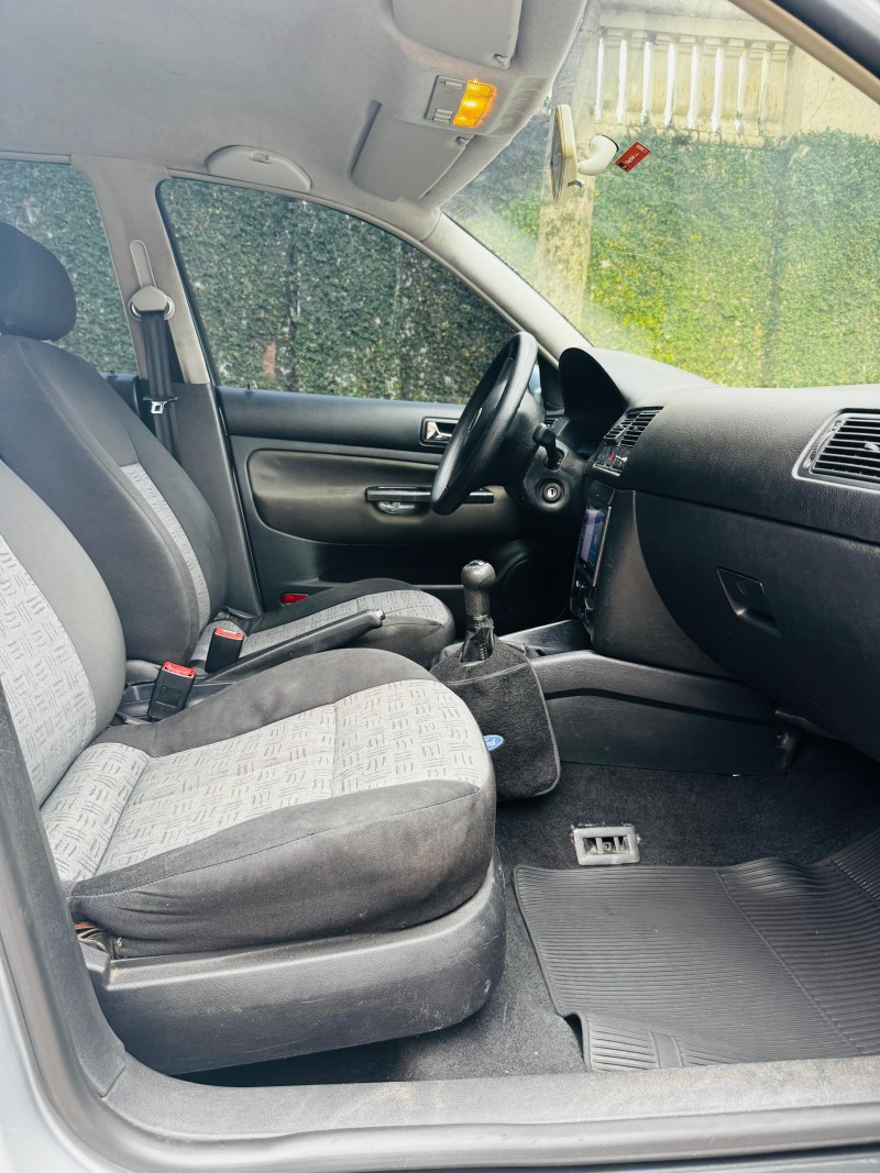GOLF 1.6 MI 8V GASOLINA 4P MANUAL - 2003 - CAXIAS DO SUL
