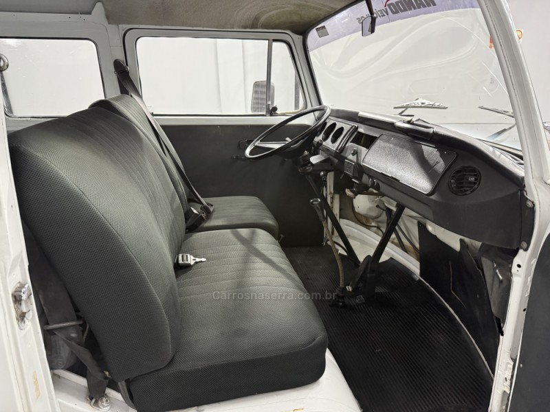 KOMBI 1.6 MI STD LOTAÇÃO 8V GASOLINA 3P MANUAL - 1992 - SAPIRANGA