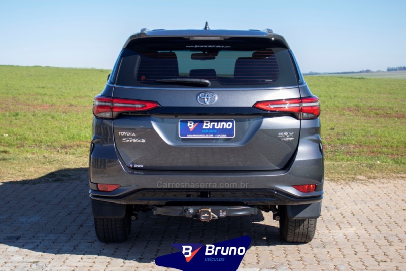 HILUX SW4 2.8 4X4 SRX PLATINUM TURBO 7 LUGARES DIESEL 4P AUTOMÁTICO - 2024 - PALMEIRA DAS MISSõES