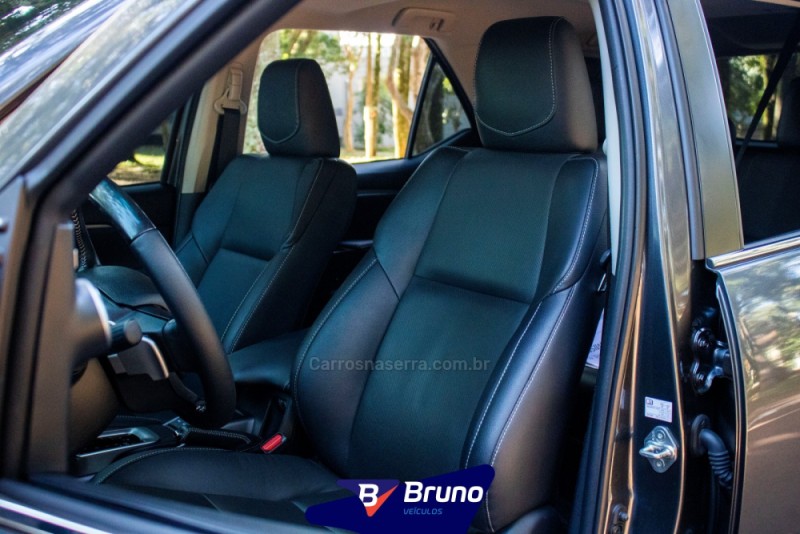 HILUX SW4 2.8 4X4 SRX PLATINUM TURBO 7 LUGARES DIESEL 4P AUTOMÁTICO - 2024 - PALMEIRA DAS MISSõES