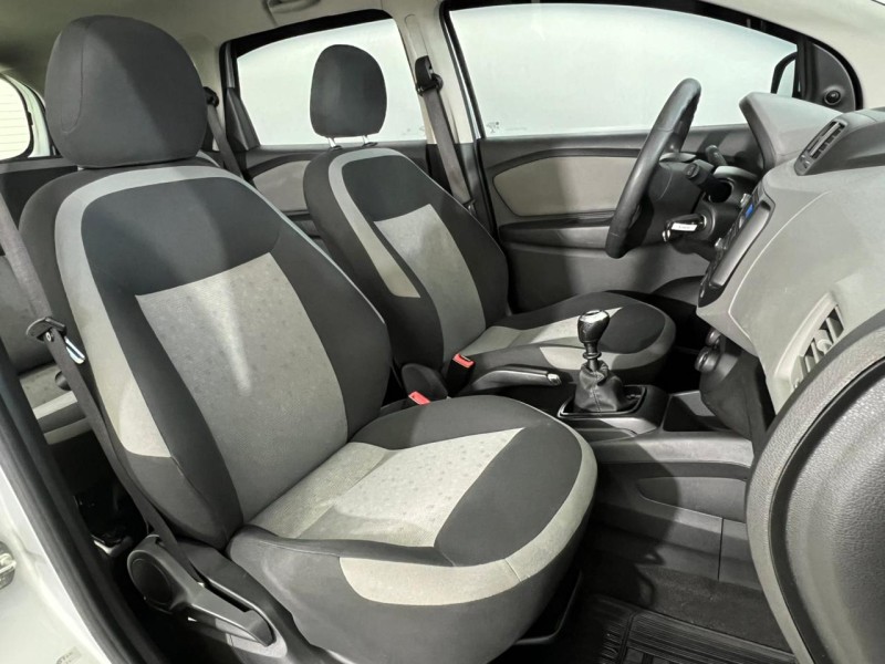 SPIN 1.8 LT 8V FLEX 4P MANUAL - 2016 - FARROUPILHA