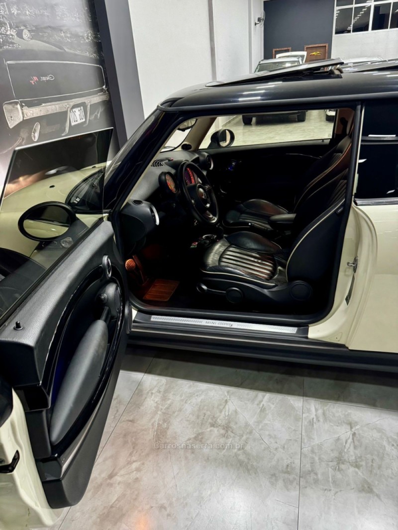 COOPER 1.6 S 16V TURBO GASOLINA 2P AUTOMÁTICO - 2011 - CAXIAS DO SUL