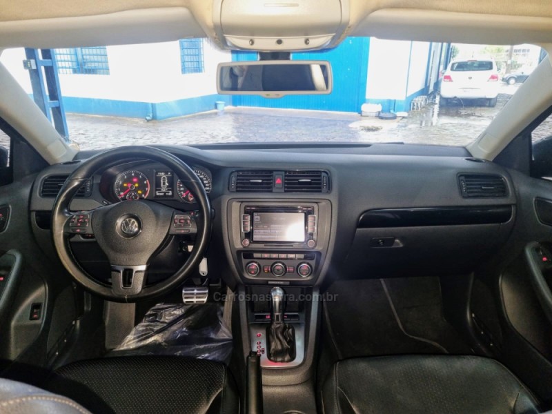 JETTA 2.0 COMFORTLINE FLEX 4P TIPTRONIC - 2013 - VACARIA