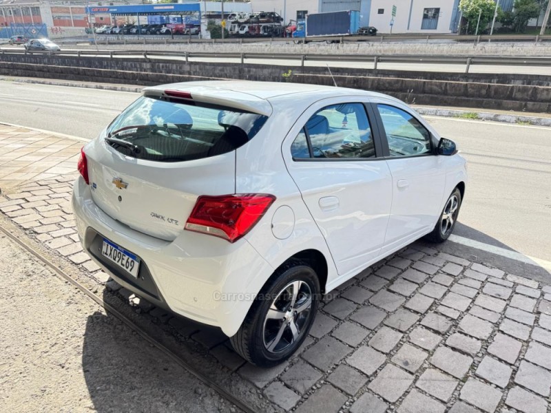 ONIX 1.4 MPFI LTZ 8V FLEX 4P MANUAL - 2017 - CAXIAS DO SUL
