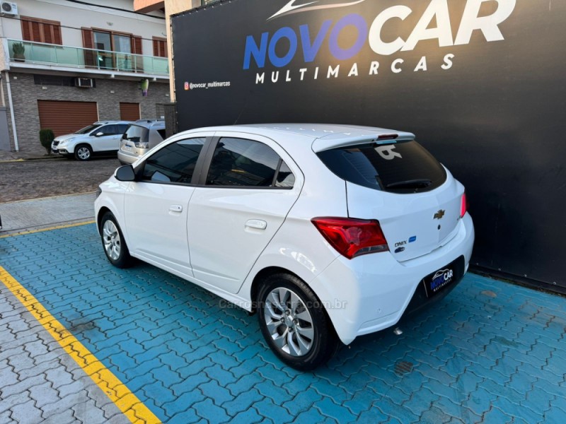 ONIX 1.4 MPFI LT 8V FLEX 4P MANUAL - 2018 - ESTâNCIA VELHA