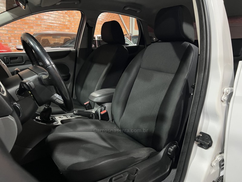 FOCUS 1.6 GLX 16V FLEX 4P MANUAL - 2013 - BENTO GONçALVES