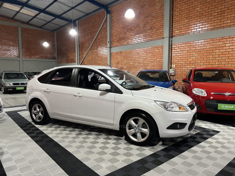 FOCUS 1.6 GLX 16V FLEX 4P MANUAL - 2013 - BENTO GONçALVES