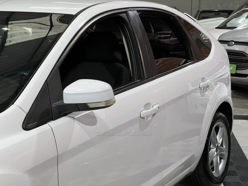 FOCUS 1.6 GLX 16V FLEX 4P MANUAL - 2013 - BENTO GONçALVES
