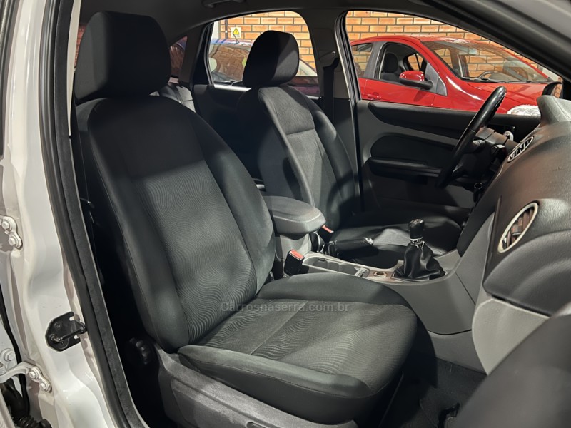 FOCUS 1.6 GLX 16V FLEX 4P MANUAL - 2013 - BENTO GONçALVES