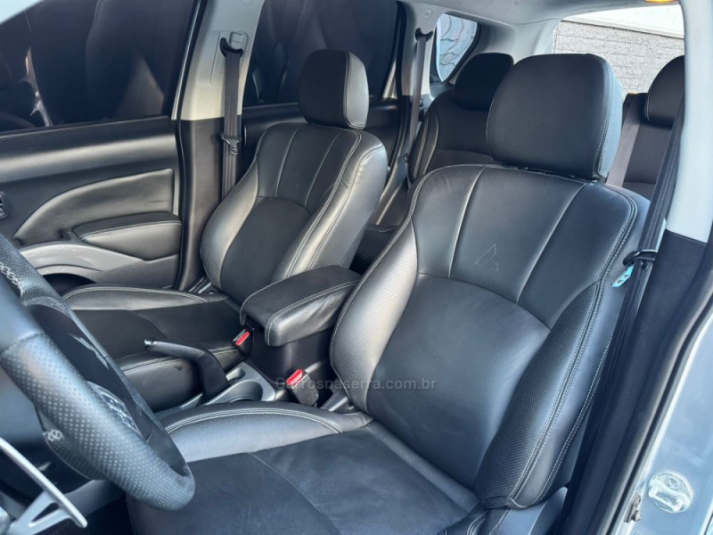 OUTLANDER 3.0 GT 4X4 V6 24V GASOLINA 4P AUTOMÁTICO - 2010 - ESTâNCIA VELHA