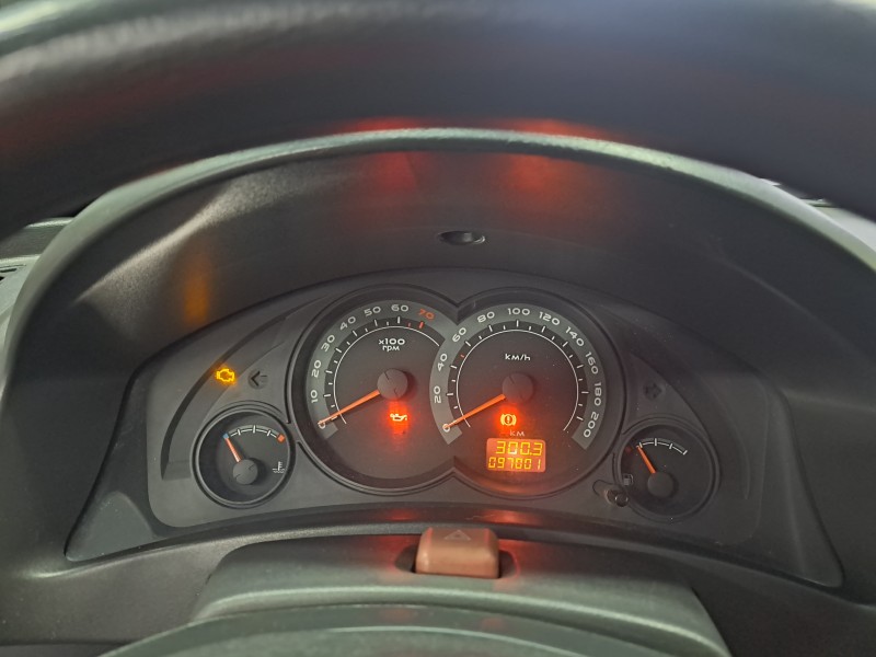 CELTA 1.0 MPFI LIFE 8V FLEX 2P MANUAL - 2011 - FARROUPILHA