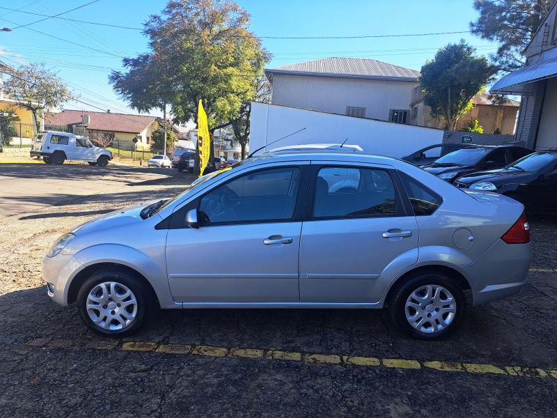 FIESTA 1.6 MPI CLASS SEDAN 8V FLEX 4P MANUAL - 2005 - FARROUPILHA