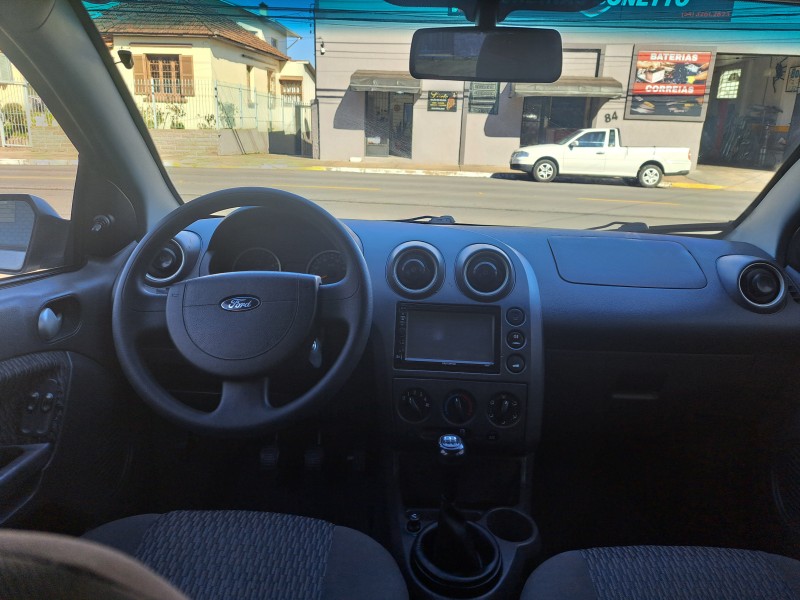 FIESTA 1.6 MPI CLASS SEDAN 8V FLEX 4P MANUAL - 2005 - FARROUPILHA