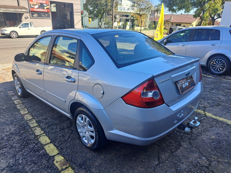 FIESTA 1.6 MPI CLASS SEDAN 8V FLEX 4P MANUAL - 2005 - FARROUPILHA