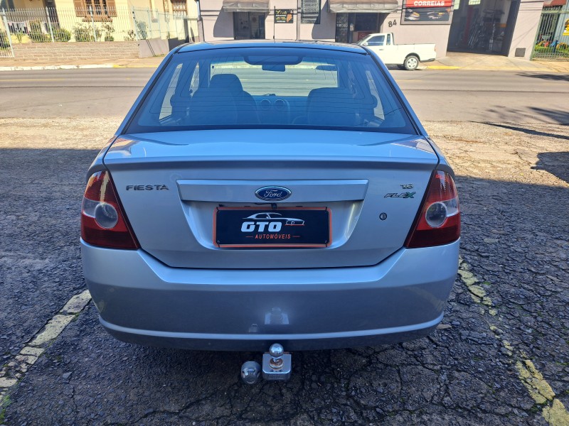 FIESTA 1.6 MPI CLASS SEDAN 8V FLEX 4P MANUAL - 2005 - FARROUPILHA