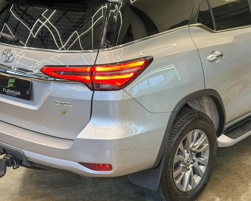 HILUX SW4 2.8 SRX 4X4 7 LUGARES 16V TURBO INTERCOOLER DIESEL 4P AUTOMÁTICO - 2022 - GARIBALDI
