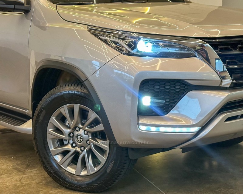HILUX SW4 2.8 SRX 4X4 7 LUGARES 16V TURBO INTERCOOLER DIESEL 4P AUTOMÁTICO - 2022 - GARIBALDI