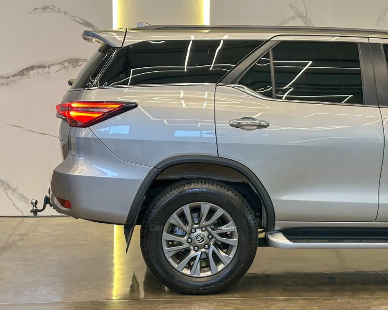 HILUX SW4 2.8 SRX 4X4 7 LUGARES 16V TURBO INTERCOOLER DIESEL 4P AUTOMÁTICO - 2022 - GARIBALDI