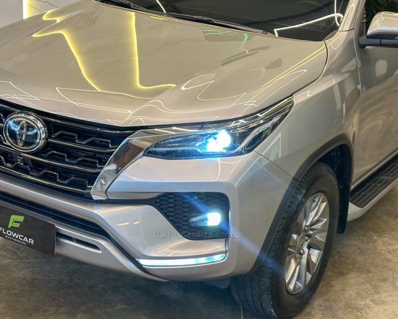 HILUX SW4 2.8 SRX 4X4 7 LUGARES 16V TURBO INTERCOOLER DIESEL 4P AUTOMÁTICO - 2022 - GARIBALDI