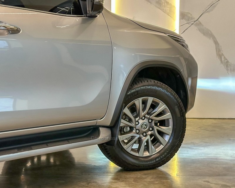 HILUX SW4 2.8 SRX 4X4 7 LUGARES 16V TURBO INTERCOOLER DIESEL 4P AUTOMÁTICO - 2022 - GARIBALDI