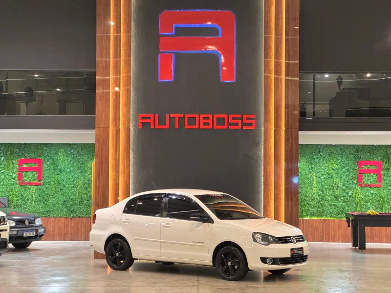POLO 1.6 MI COMFORTLINE 8V FLEX 4P MANUAL - 2014 - NOVO HAMBURGO