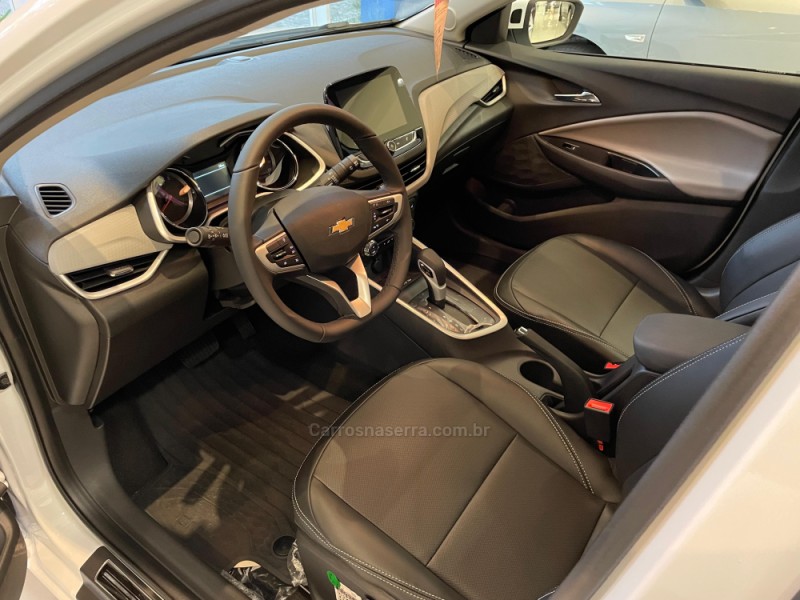 ONIX 1.0	PREMIER II PLUS 12V TURBO FLEX 4P AUTOMÁTICO - 2025 - VERANóPOLIS