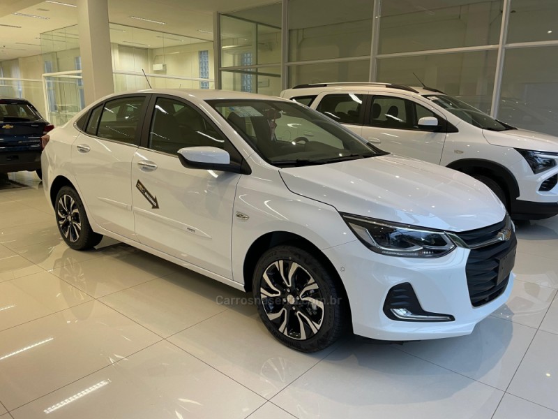 ONIX 1.0	PREMIER II PLUS 12V TURBO FLEX 4P AUTOMÁTICO - 2025 - VERANóPOLIS