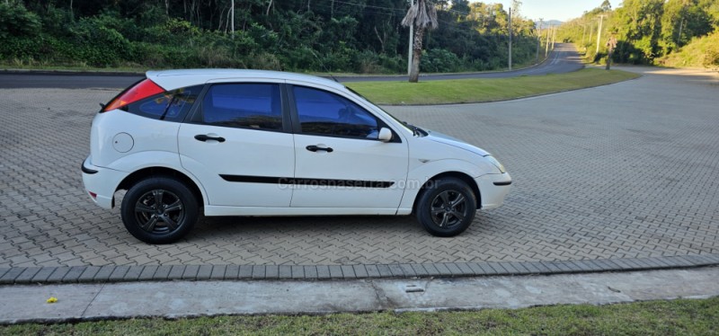 FOCUS 1.6 8V GASOLINA 4P MANUAL - 2005 - IVOTI