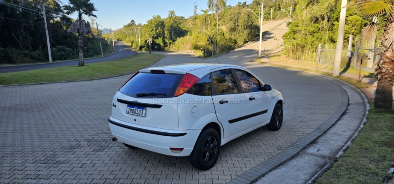 FOCUS 1.6 8V GASOLINA 4P MANUAL - 2005 - IVOTI