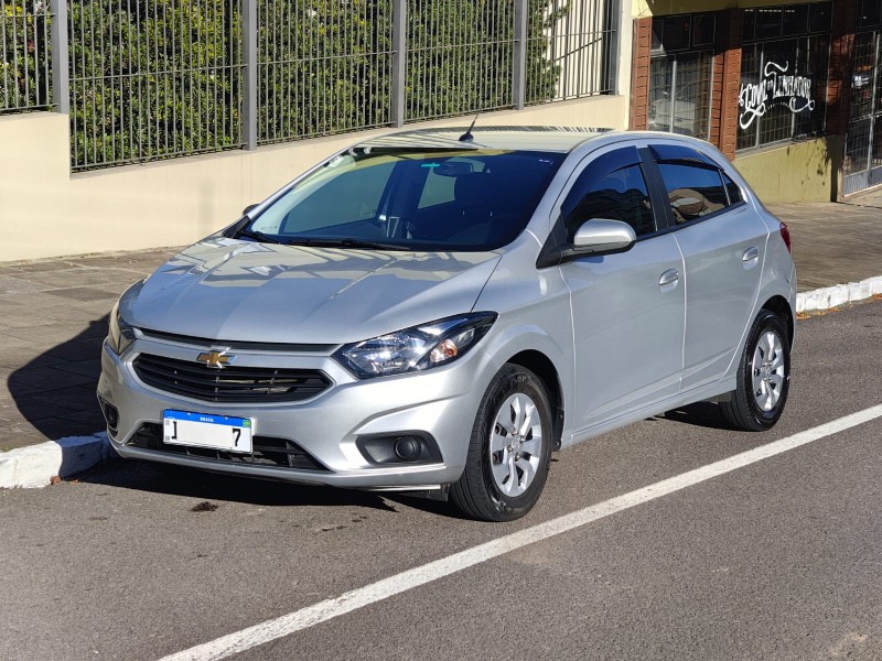 ONIX 1.0 LT PLUS 8V FLEX 4P MANUAL - 2019 - FARROUPILHA