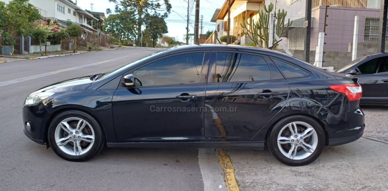 FOCUS 2.0 SE SEDAN 16V FLEX 4P AUTOMÁTICO - 2014 - FARROUPILHA