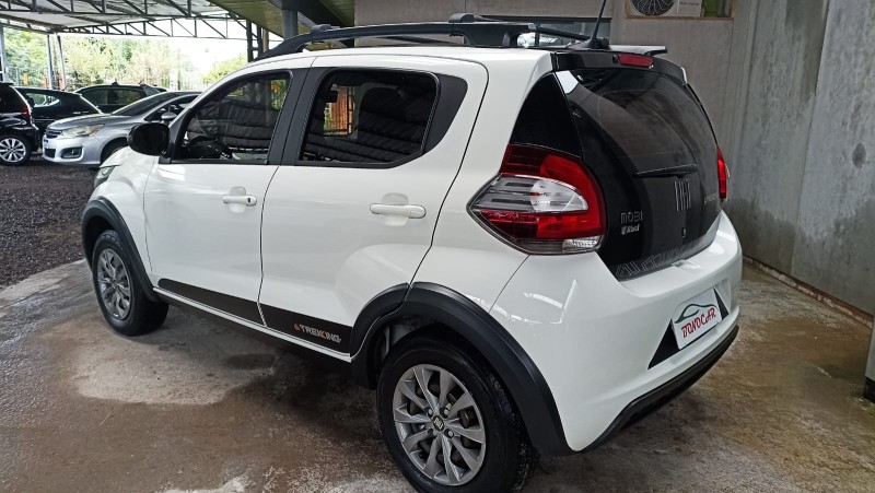 MOBI 1.0 TREKKING 8V FLEX 4P MANUAL - 2022 - CAXIAS DO SUL