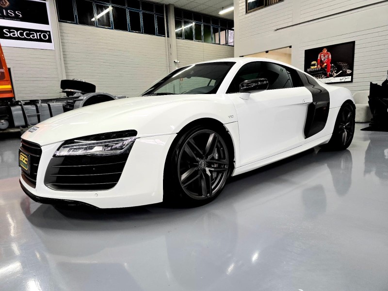 R8 5.2 FSI COUPE PLUS QUATTRO V10 40V GASOLINA 2P S TRONIC - 2015 - CAXIAS DO SUL