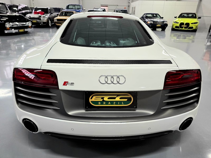 R8 5.2 FSI COUPE PLUS QUATTRO V10 40V GASOLINA 2P S TRONIC - 2015 - CAXIAS DO SUL