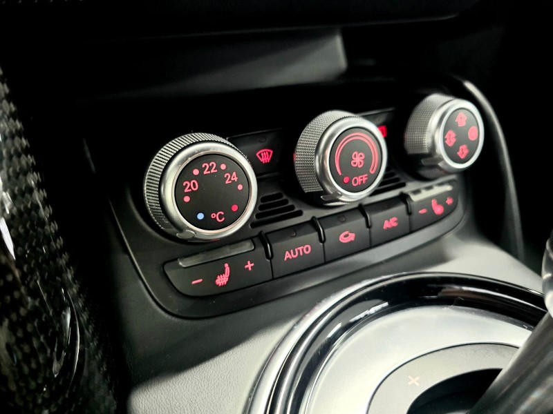 R8 5.2 FSI COUPE PLUS QUATTRO V10 40V GASOLINA 2P S TRONIC - 2015 - CAXIAS DO SUL