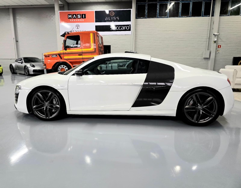 R8 5.2 FSI COUPE PLUS QUATTRO V10 40V GASOLINA 2P S TRONIC - 2015 - CAXIAS DO SUL