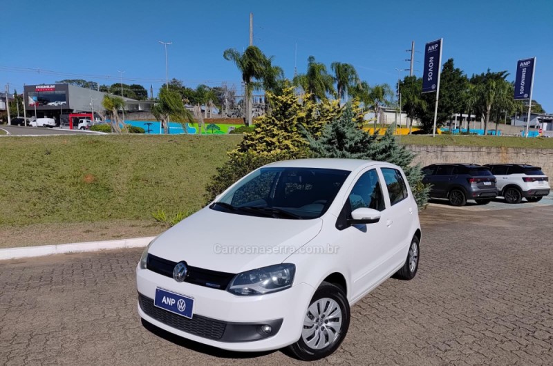 FOX 1.0 MI BLUEMOTION 8V FLEX 4P MANUAL - 2014 - NOVA PETRóPOLIS
