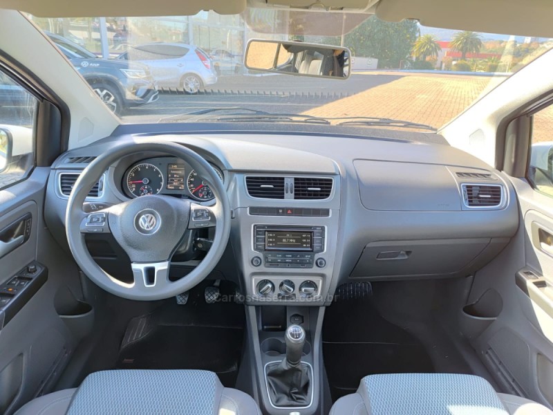 FOX 1.0 MI BLUEMOTION 8V FLEX 4P MANUAL - 2014 - NOVA PETRóPOLIS