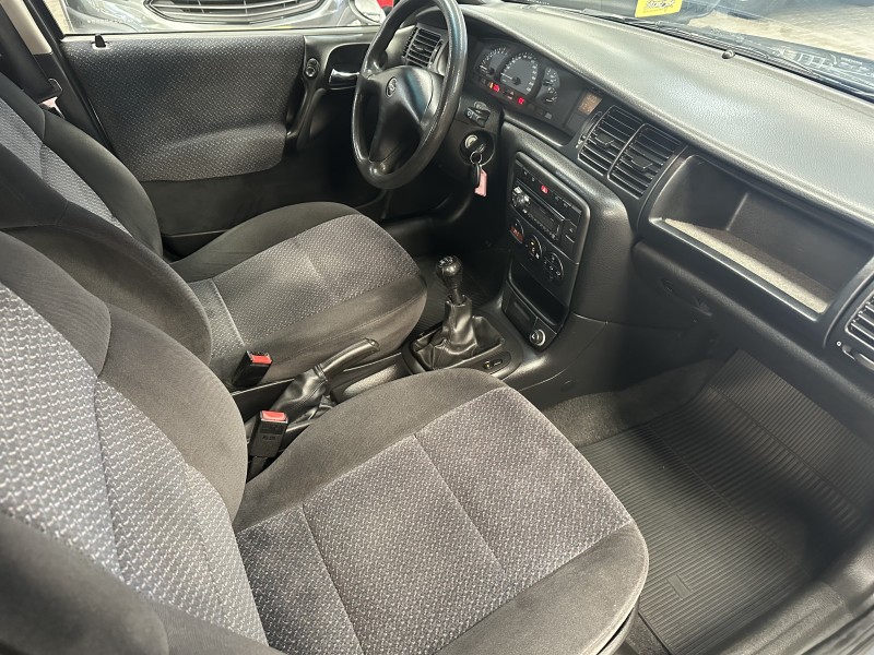 VECTRA 2.2 MPFI GLS 8V GASOLINA 4P MANUAL - 2000 - CAXIAS DO SUL