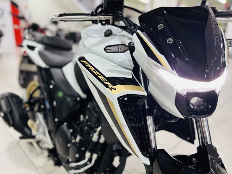 FAZER FZ25 CONNECTED - 2025 - NOVO HAMBURGO
