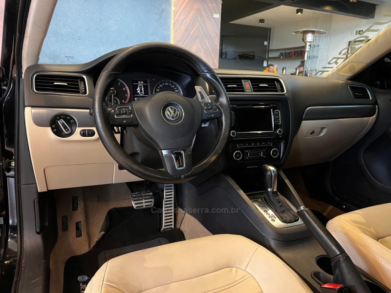 JETTA 2.0 TSI HIGHLINE 200CV GASOLINA 4P TIPTRONIC - 2011 - CAMPO BOM