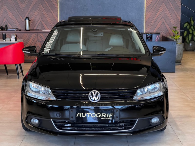JETTA 2.0 TSI HIGHLINE 200CV GASOLINA 4P TIPTRONIC - 2011 - CAMPO BOM