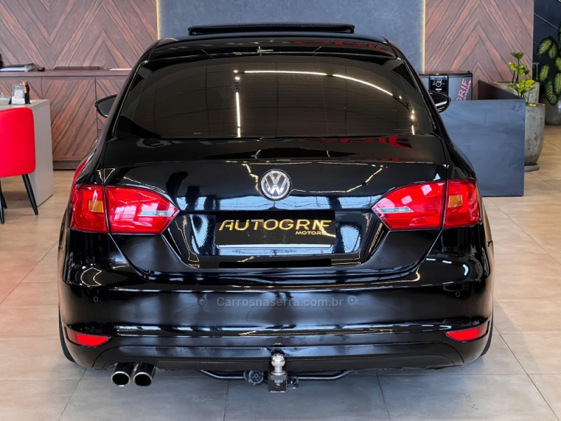 JETTA 2.0 TSI HIGHLINE 200CV GASOLINA 4P TIPTRONIC - 2011 - CAMPO BOM