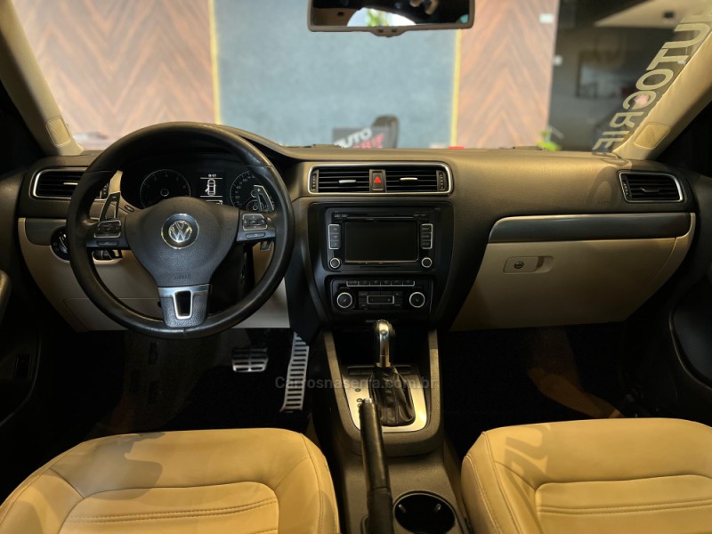 JETTA 2.0 TSI HIGHLINE 200CV GASOLINA 4P TIPTRONIC - 2011 - CAMPO BOM