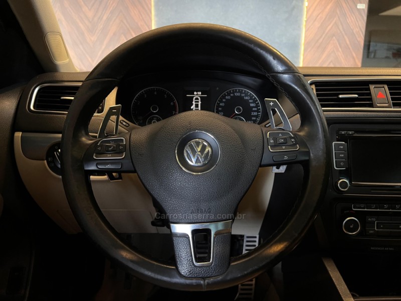 JETTA 2.0 TSI HIGHLINE 200CV GASOLINA 4P TIPTRONIC - 2011 - CAMPO BOM