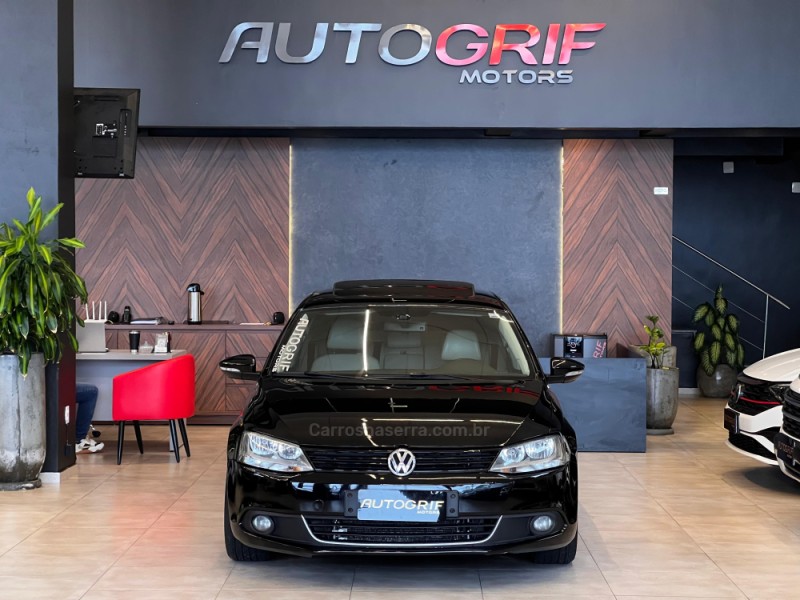 JETTA 2.0 TSI HIGHLINE 200CV GASOLINA 4P TIPTRONIC - 2011 - CAMPO BOM