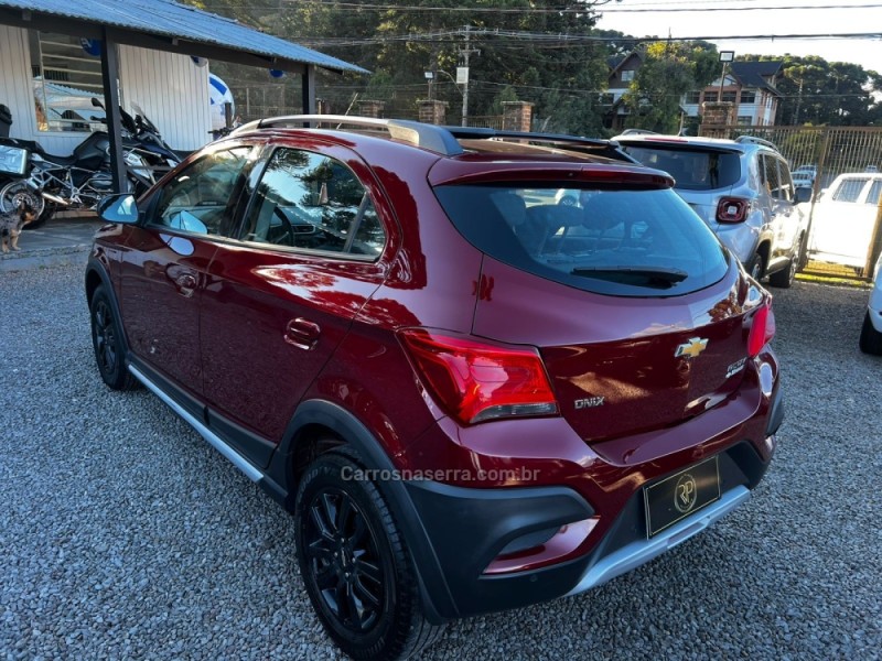 ONIX 1.4 MPFI ACTIV 8V FLEX 4P MANUAL - 2019 - CANELA