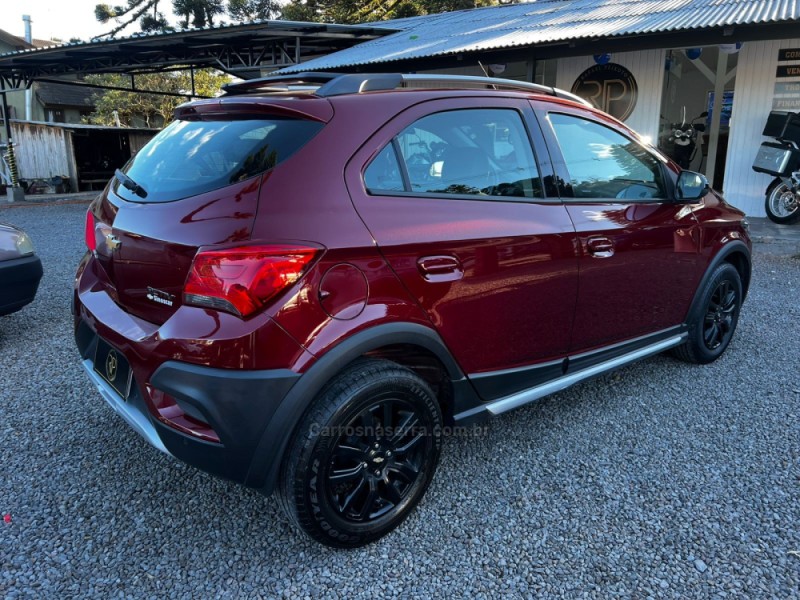 ONIX 1.4 MPFI ACTIV 8V FLEX 4P MANUAL - 2019 - CANELA